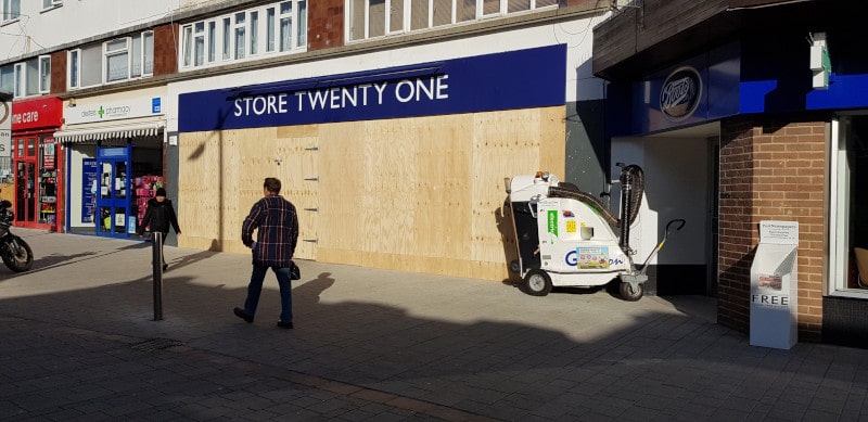 store twenty one boarded up